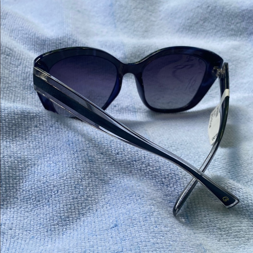 Stylish Black Sunglasses - Picture 2 of 4